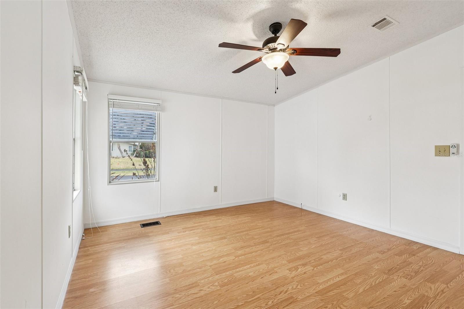 TAVARES IMPERIAL MOBILE TERRACE UNIT 04B - Residential