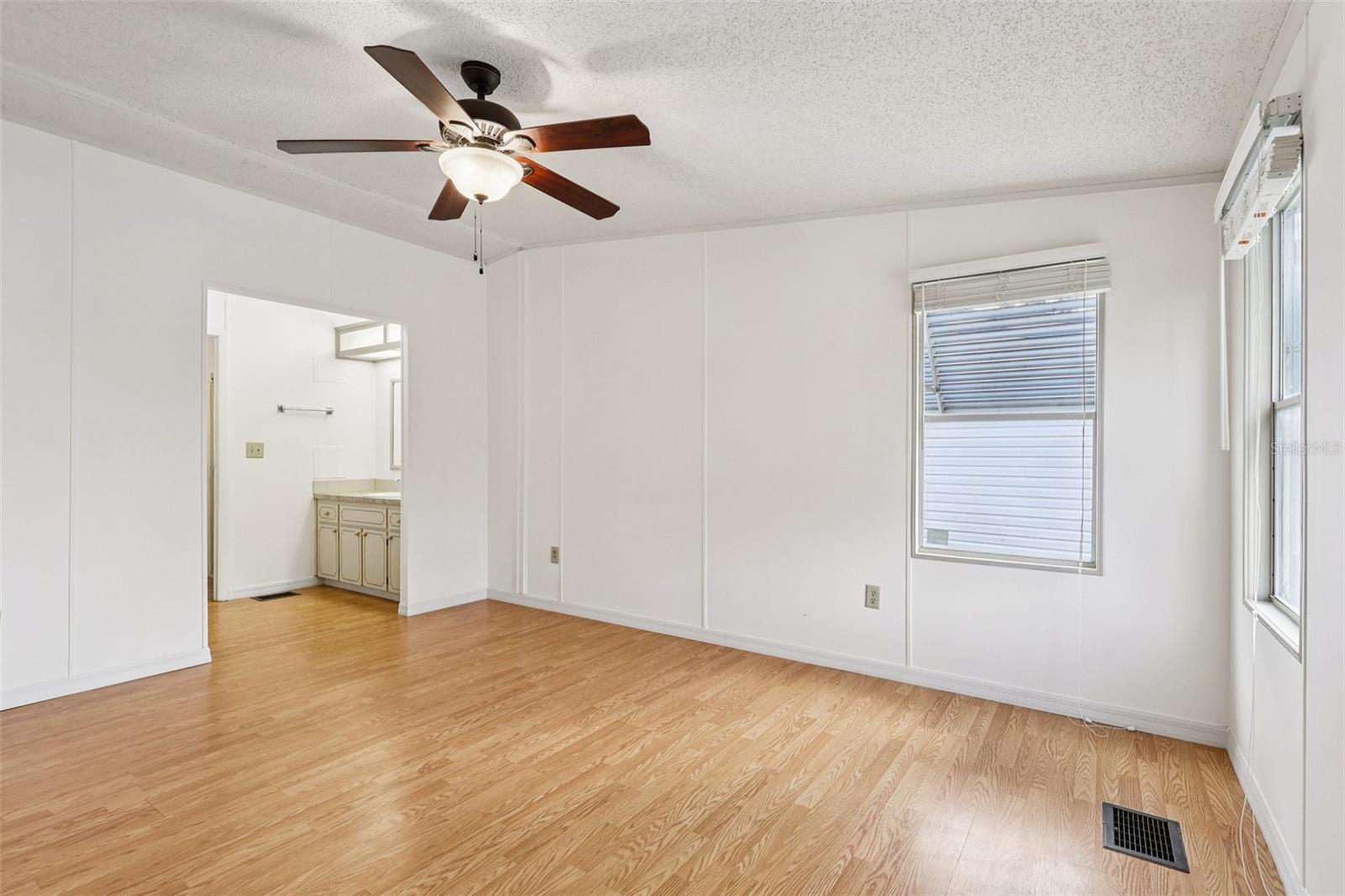 TAVARES IMPERIAL MOBILE TERRACE UNIT 04B - Residential