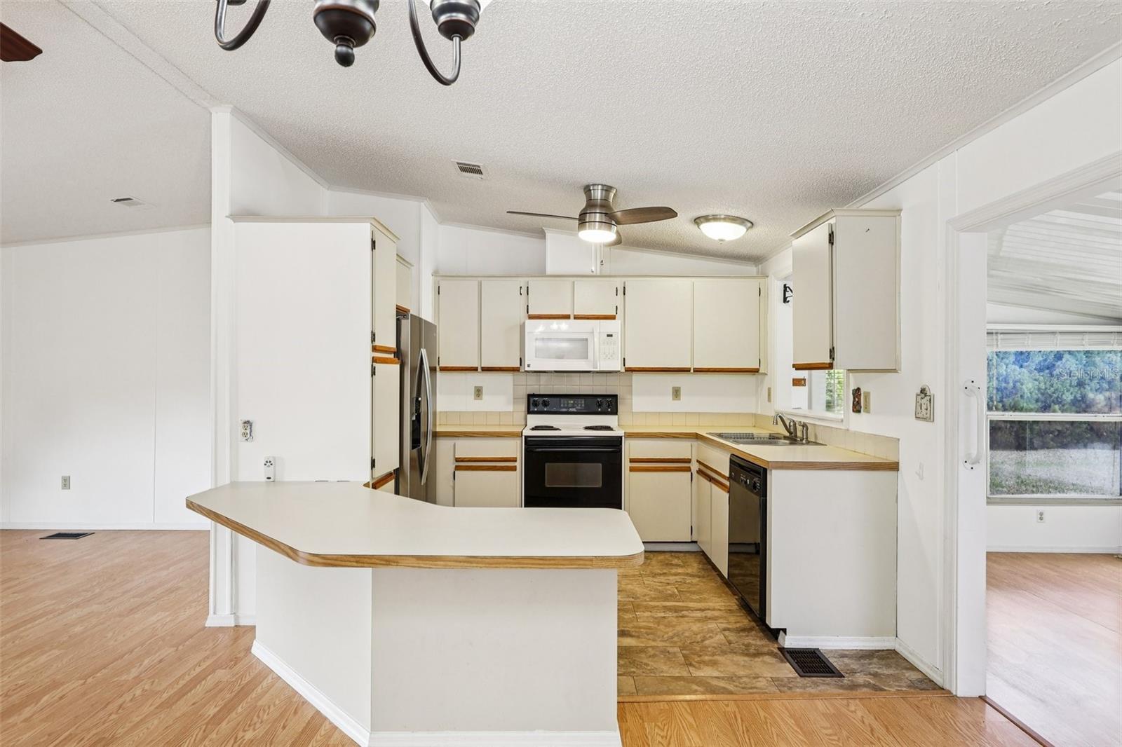 TAVARES IMPERIAL MOBILE TERRACE UNIT 04B - Residential