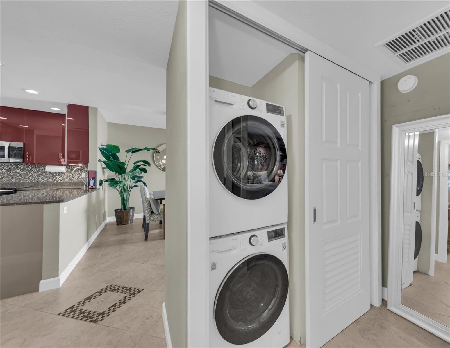 LONGBOAT HARBOUR - Residential