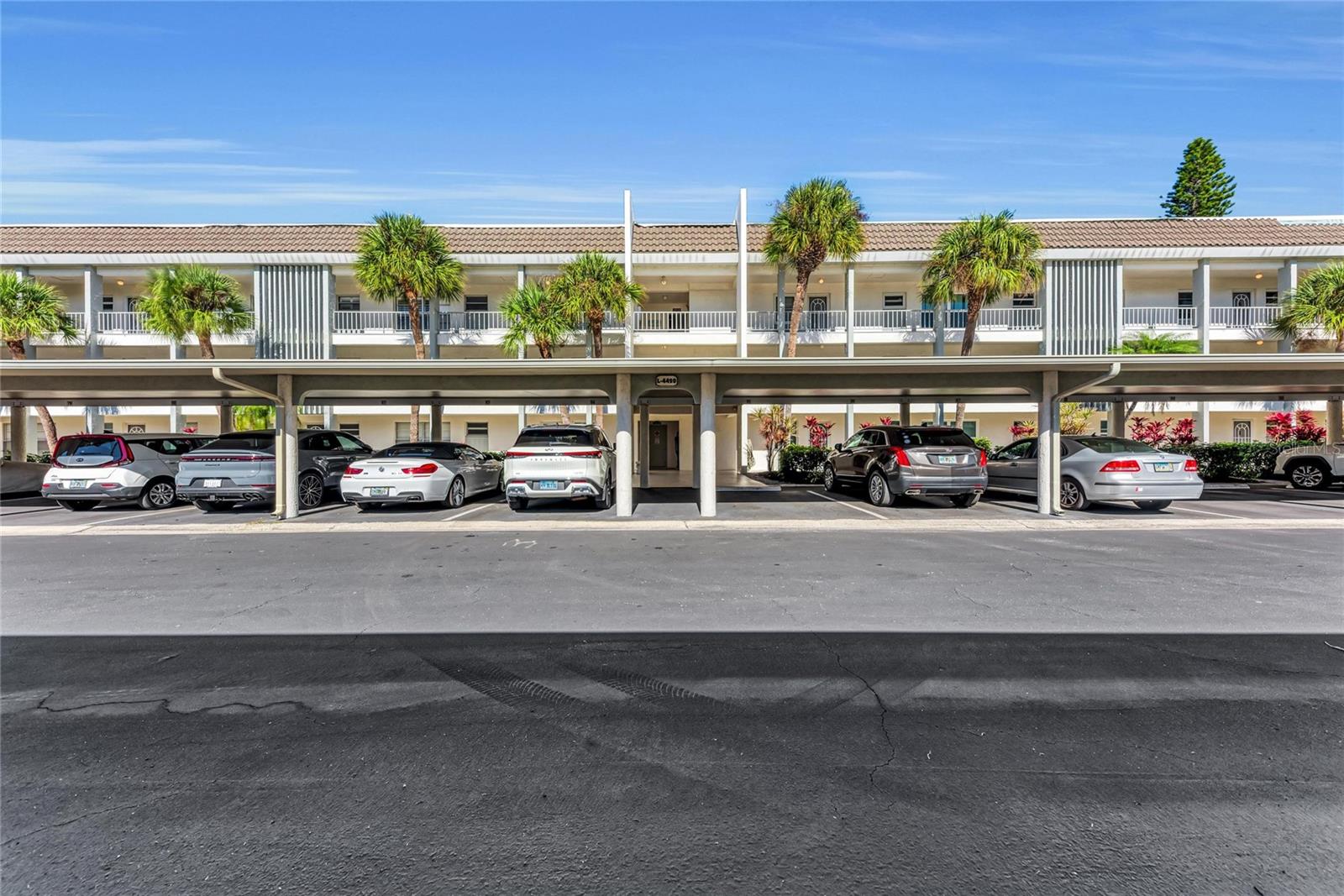 LONGBOAT HARBOUR - Residential