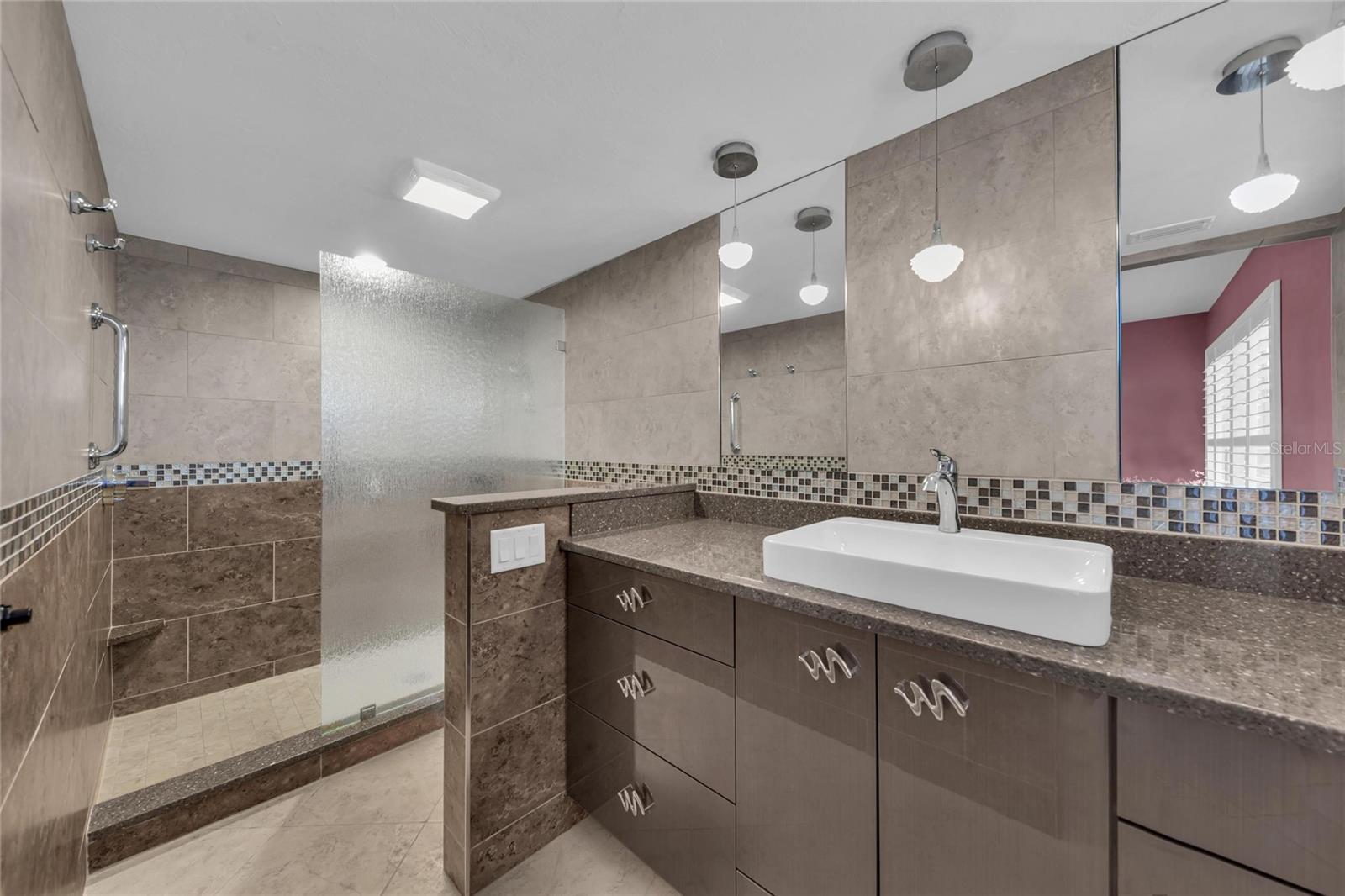 LONGBOAT HARBOUR - Residential