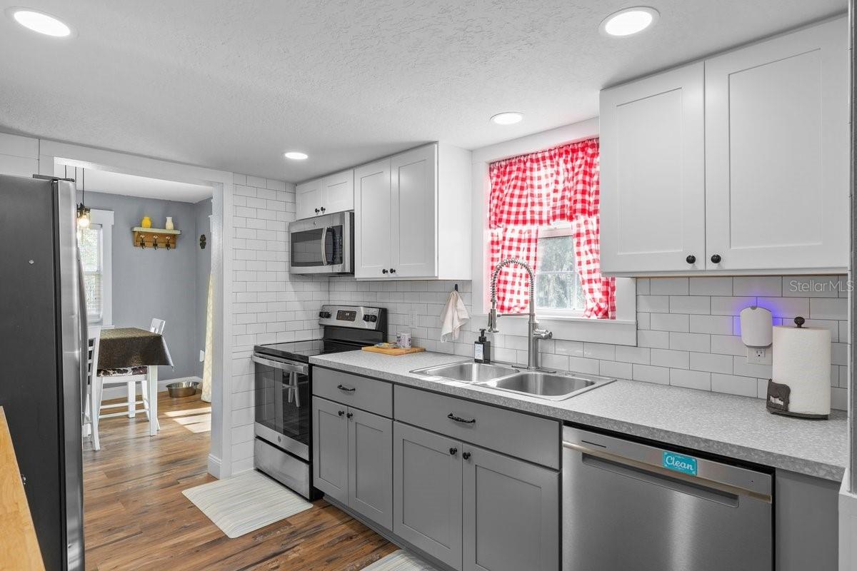 MELROSE LANDING - Residential