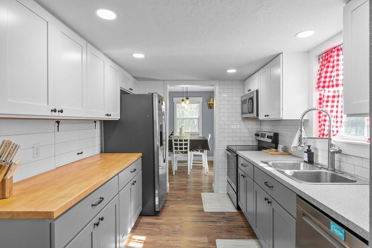 MELROSE LANDING - Residential