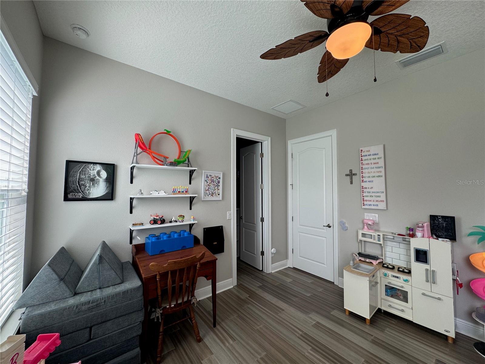 HEATHROW COUNTRY ESTATE - Residential