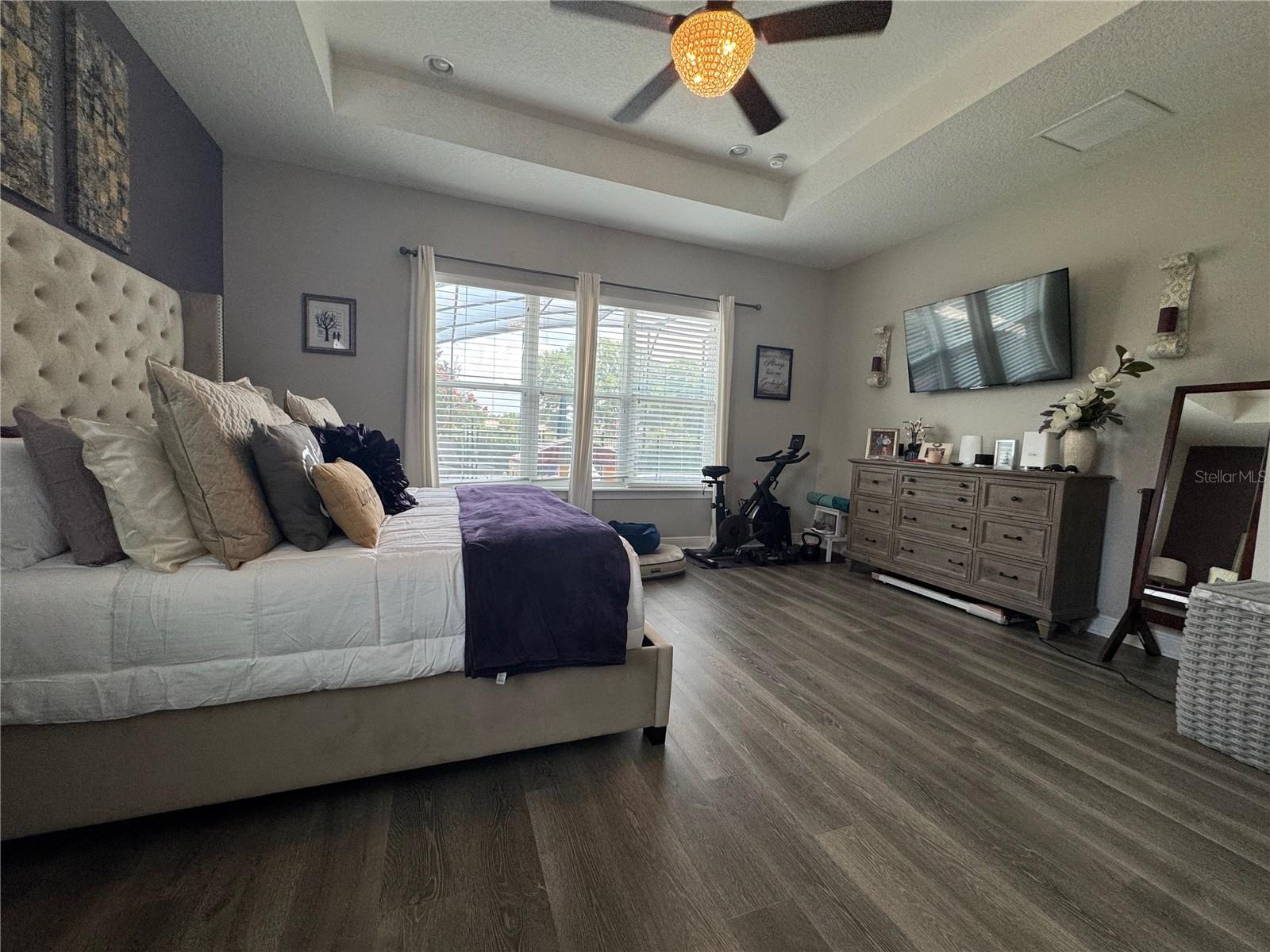 HEATHROW COUNTRY ESTATE - Residential