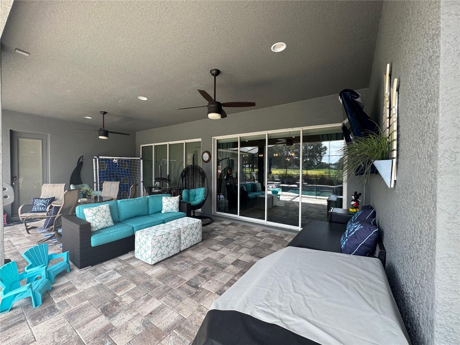 HEATHROW COUNTRY ESTATE - Residential