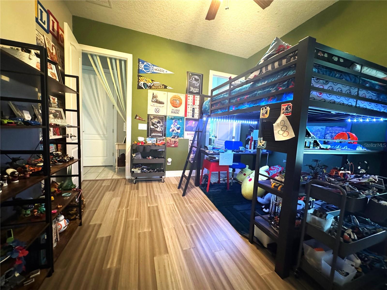 HEATHROW COUNTRY ESTATE - Residential