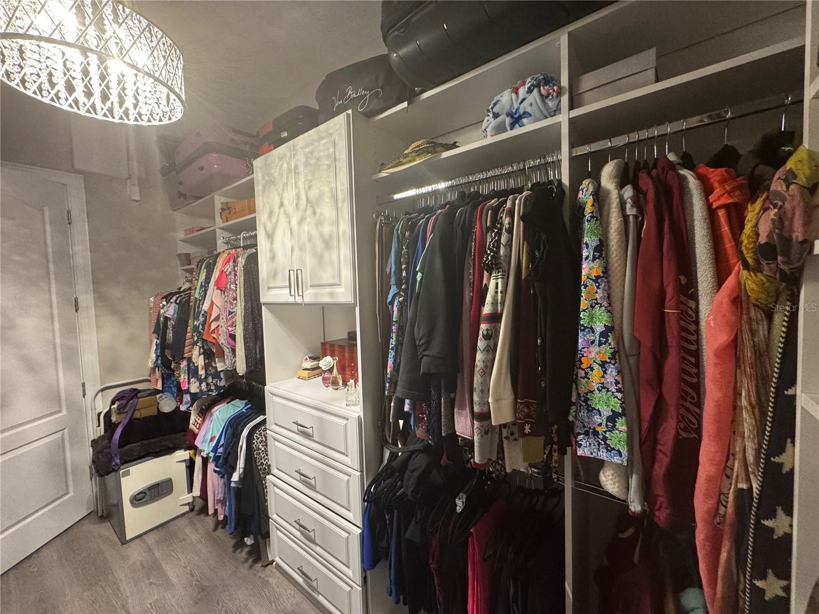 HEATHROW COUNTRY ESTATE - Residential