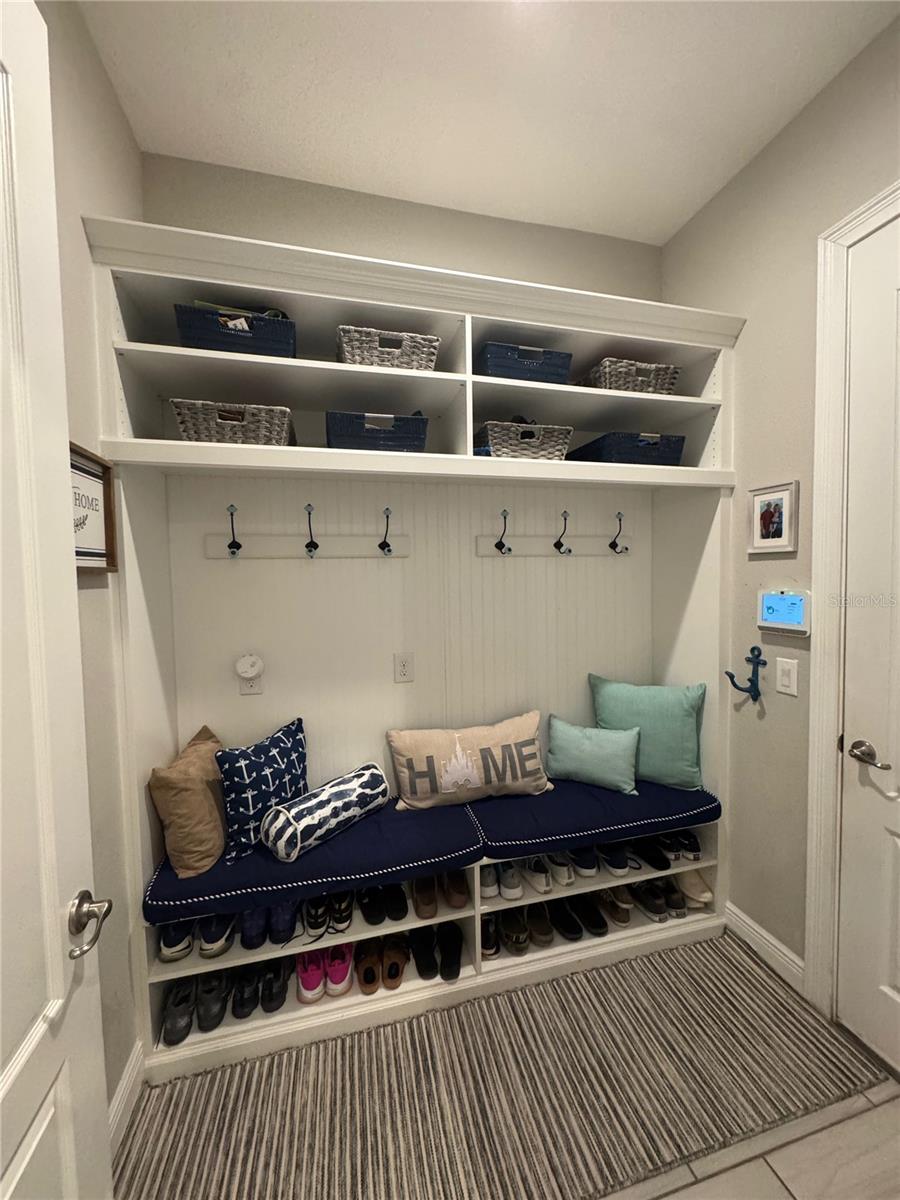 HEATHROW COUNTRY ESTATE - Residential