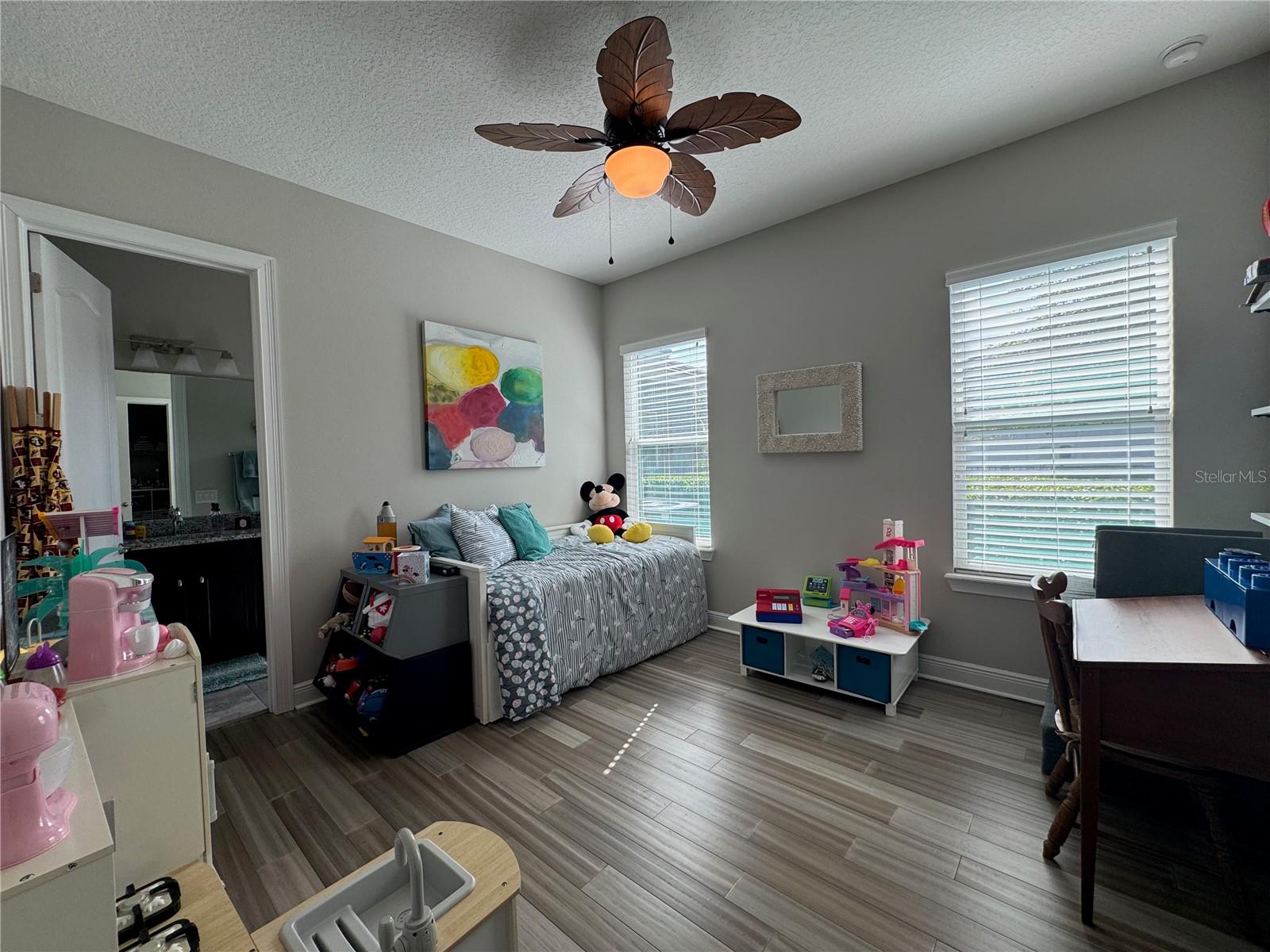 HEATHROW COUNTRY ESTATE - Residential