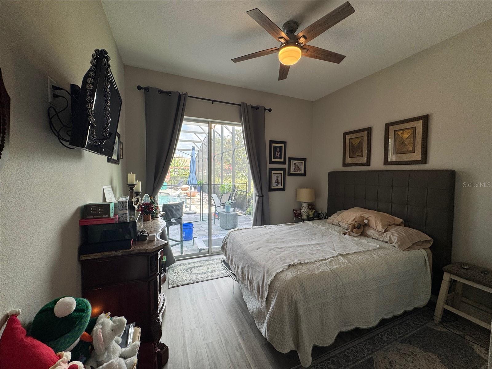 HEATHROW COUNTRY ESTATE - Residential