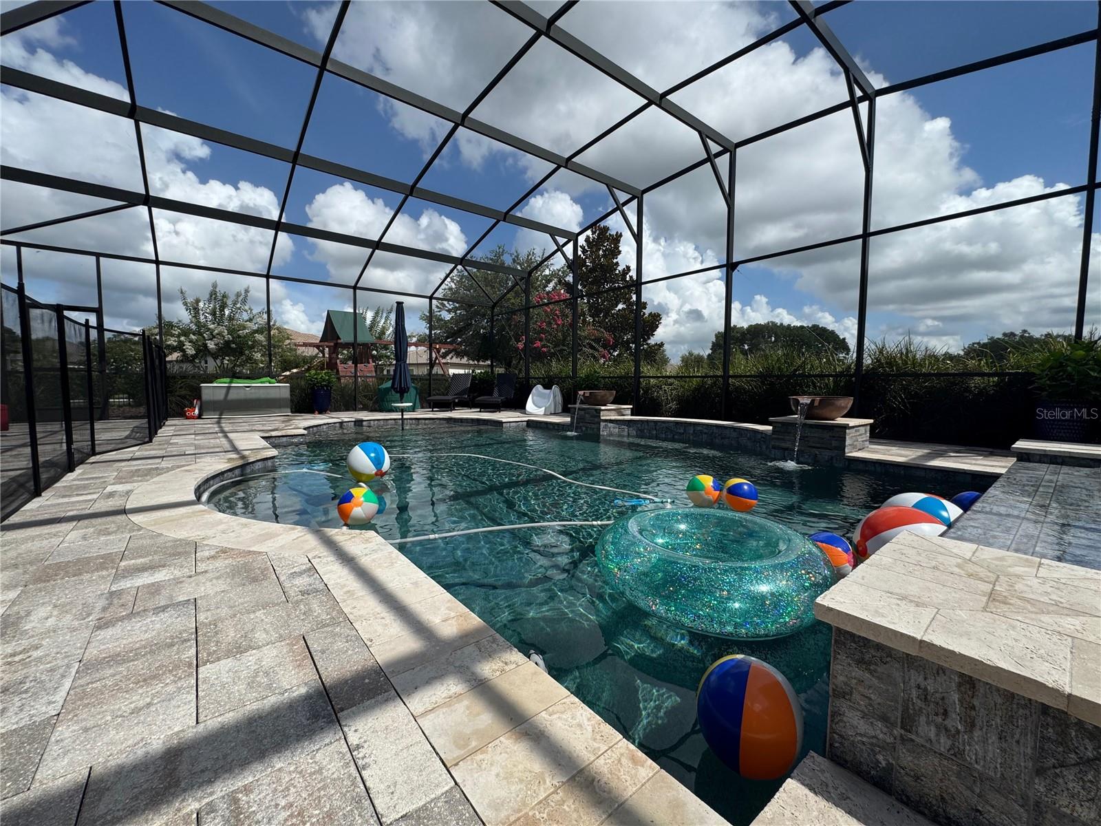 HEATHROW COUNTRY ESTATE - Residential