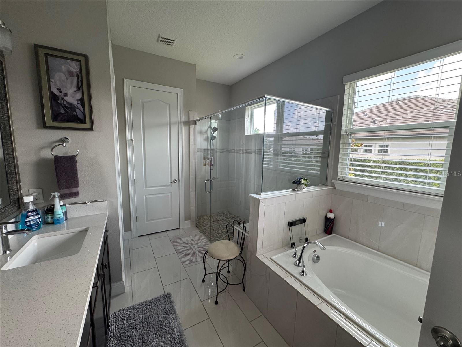 HEATHROW COUNTRY ESTATE - Residential