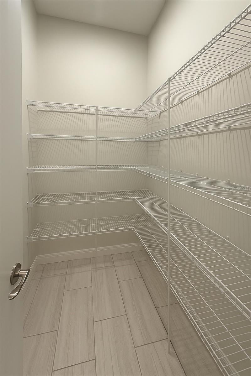 HEATHROW COUNTRY ESTATE - Residential