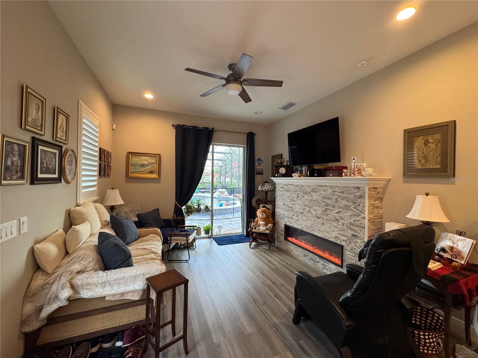 HEATHROW COUNTRY ESTATE - Residential