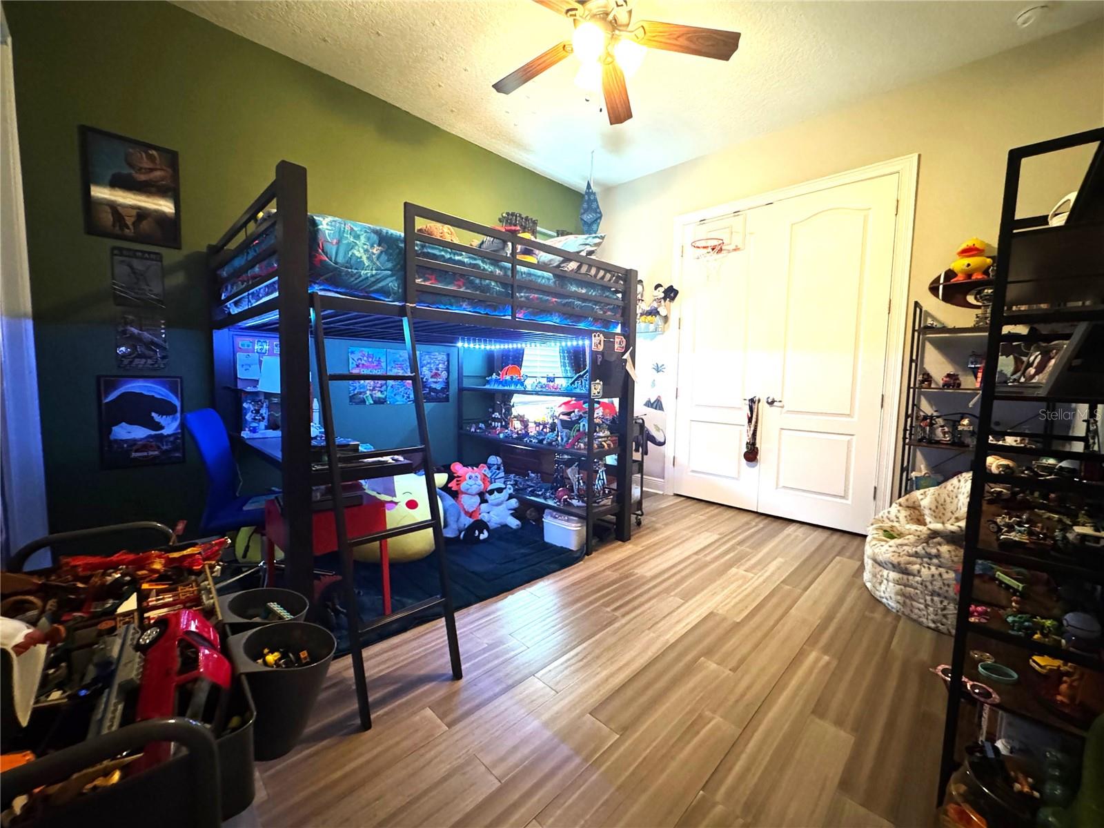 HEATHROW COUNTRY ESTATE - Residential