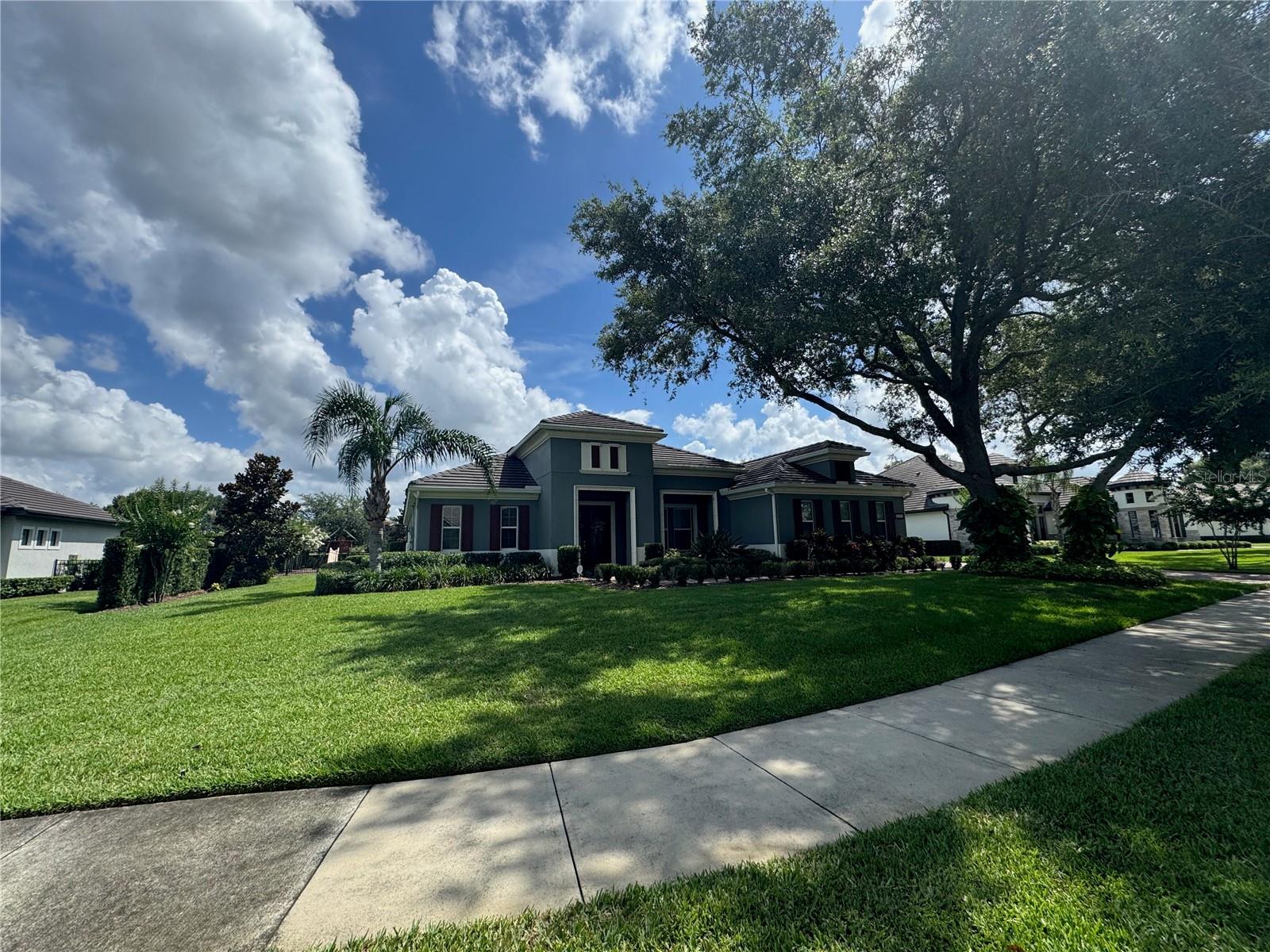 HEATHROW COUNTRY ESTATE - Residential