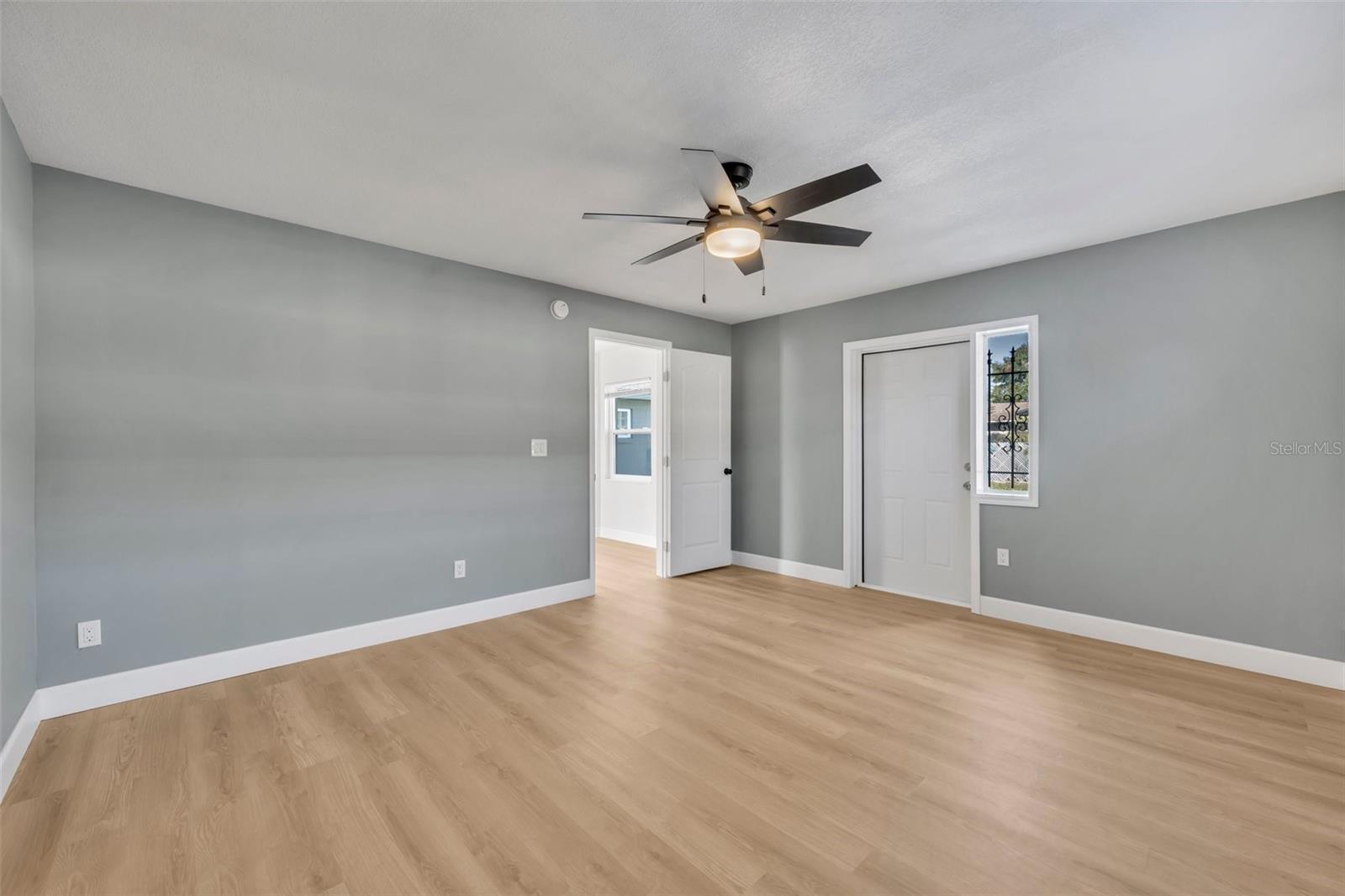 RIVIERA SHORES - Residential