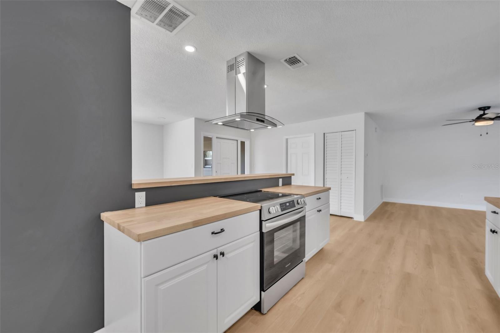 RIVIERA SHORES - Residential