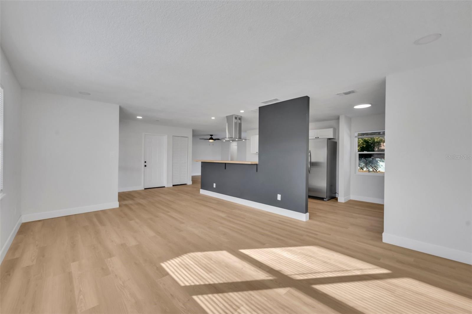 RIVIERA SHORES - Residential