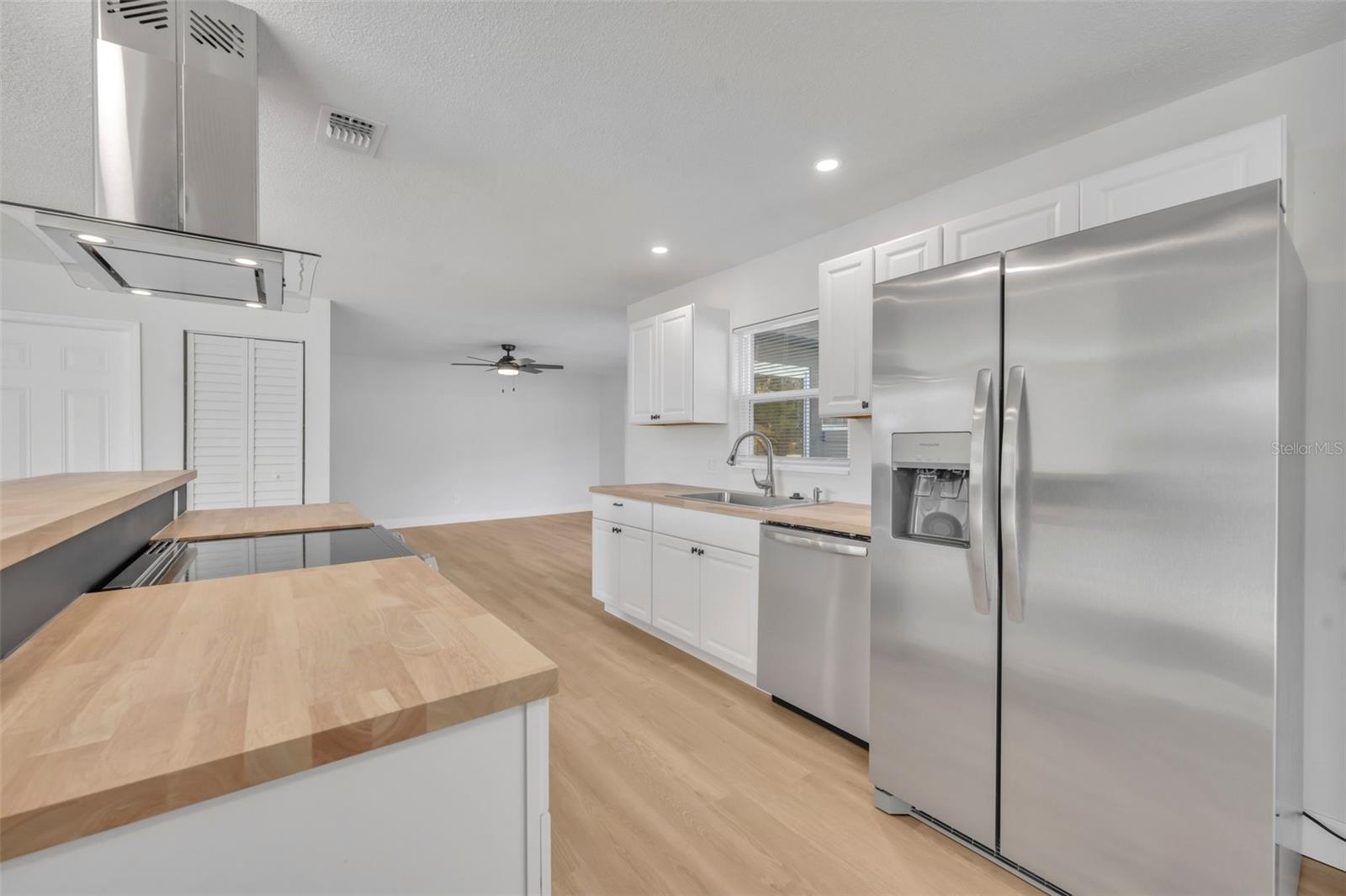 RIVIERA SHORES - Residential