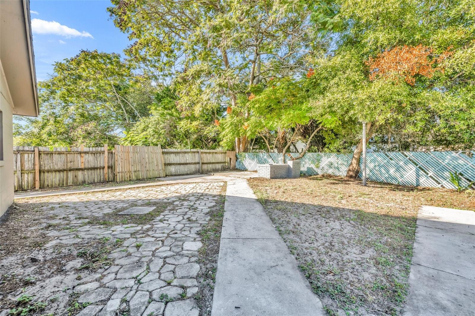 RIVIERA SHORES - Residential