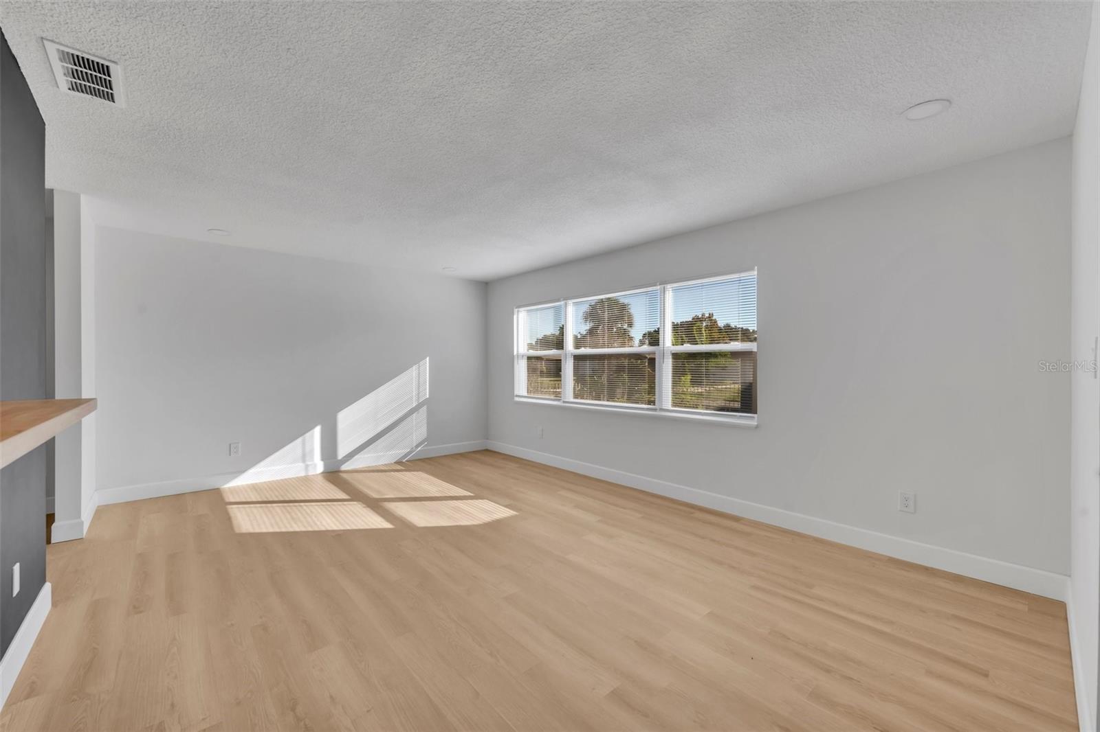 RIVIERA SHORES - Residential