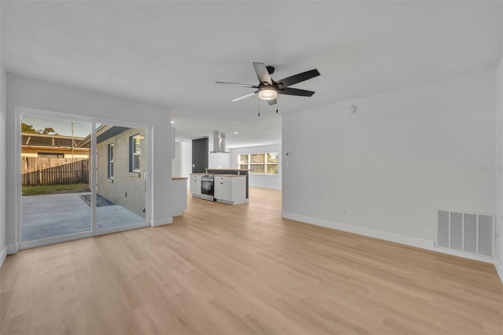 RIVIERA SHORES - Residential