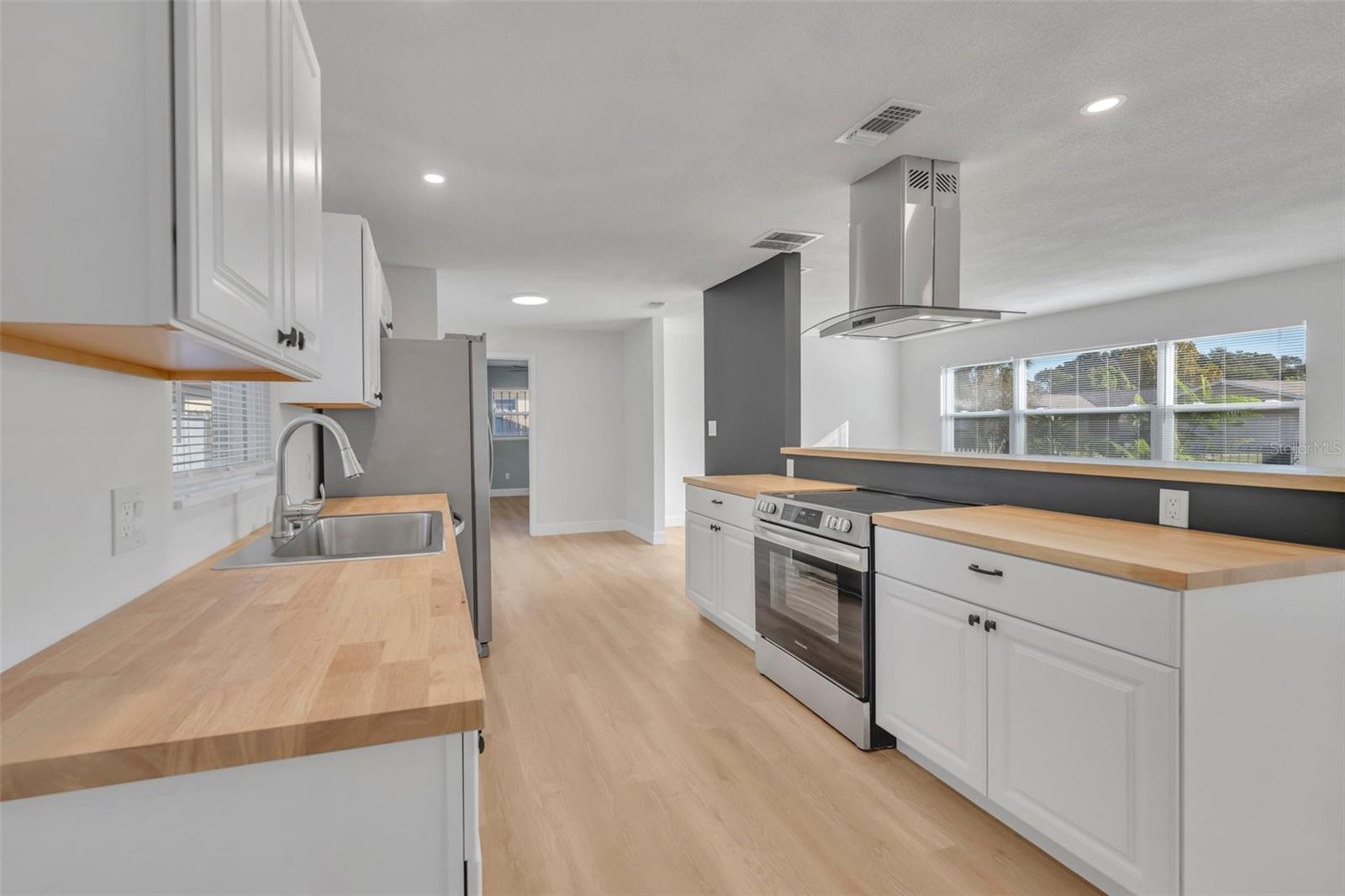 RIVIERA SHORES - Residential