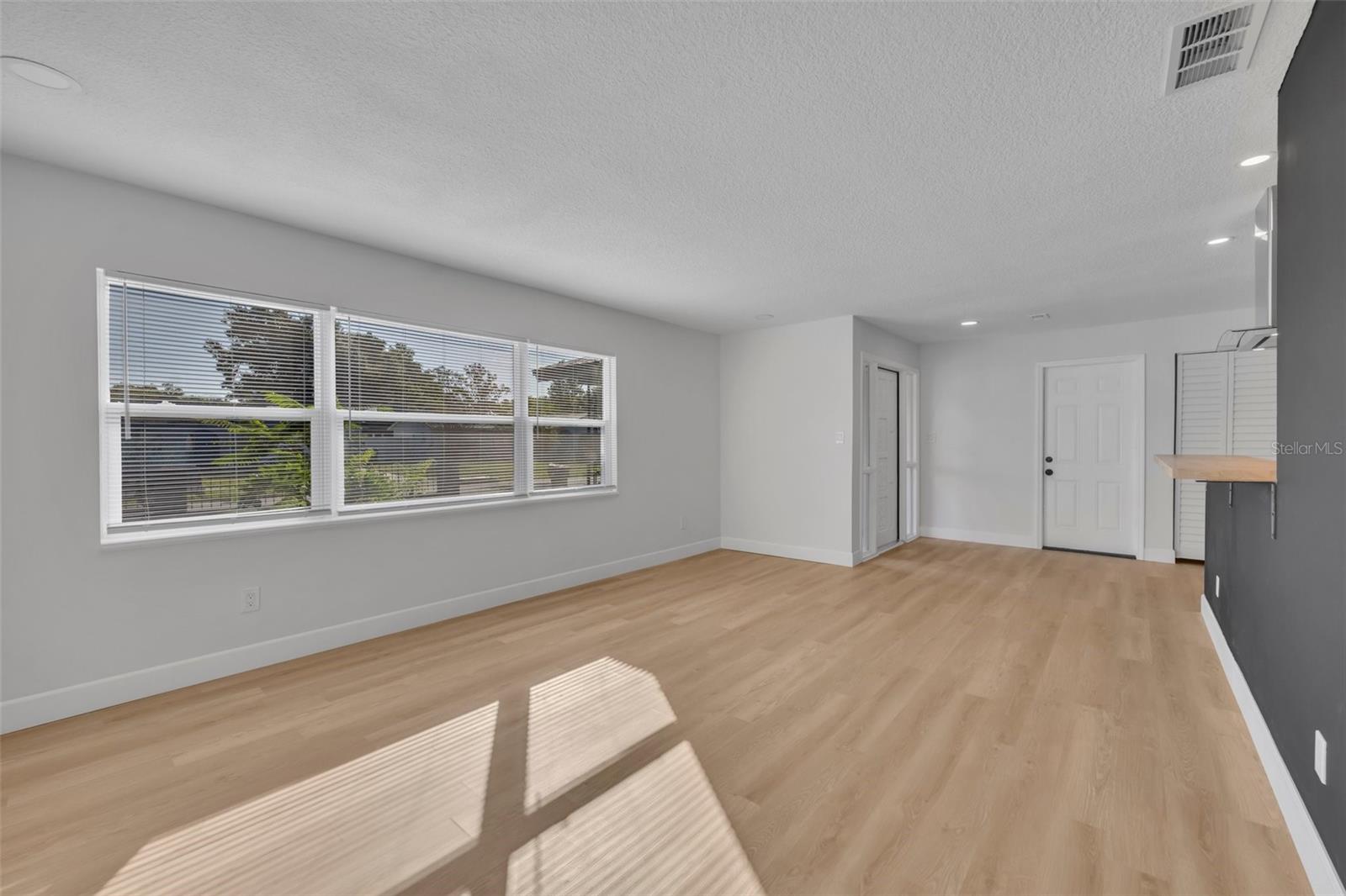 RIVIERA SHORES - Residential