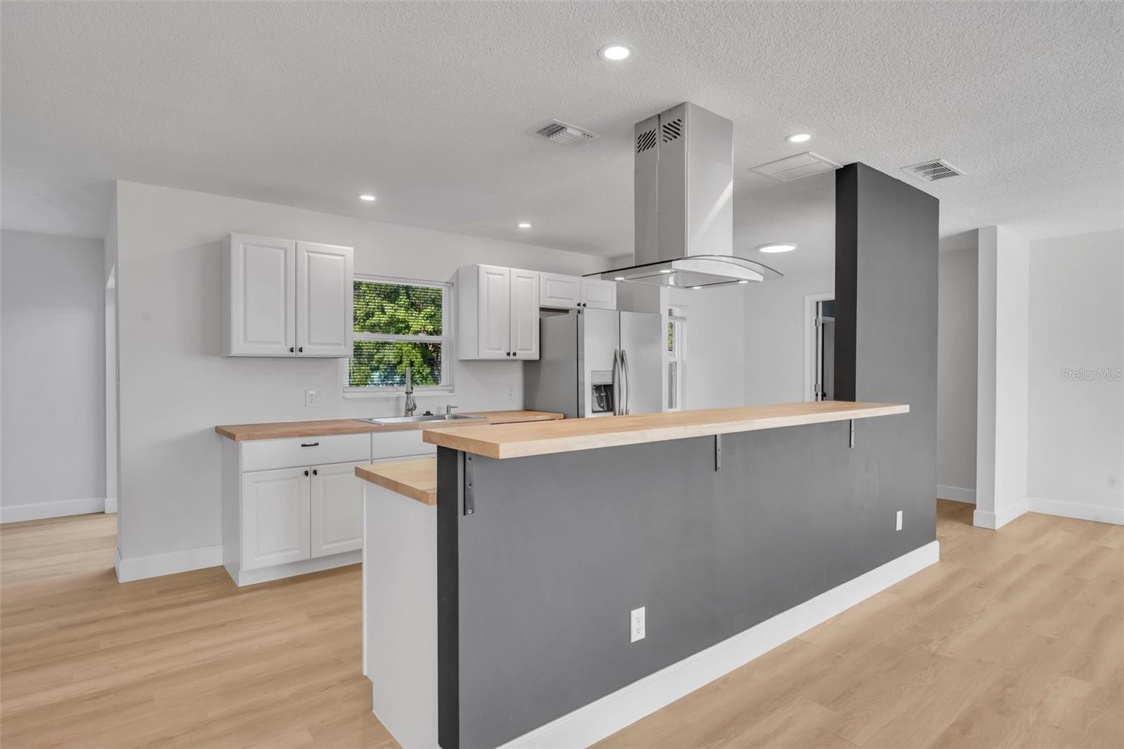 RIVIERA SHORES - Residential