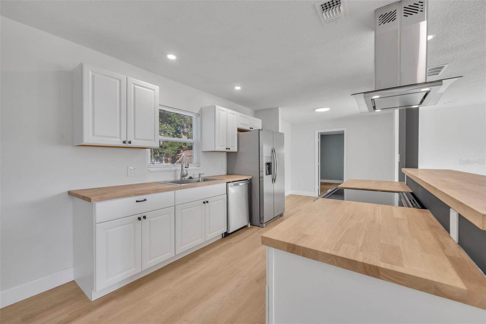 RIVIERA SHORES - Residential