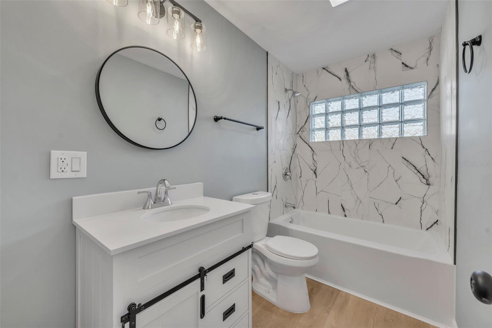 RIVIERA SHORES - Residential