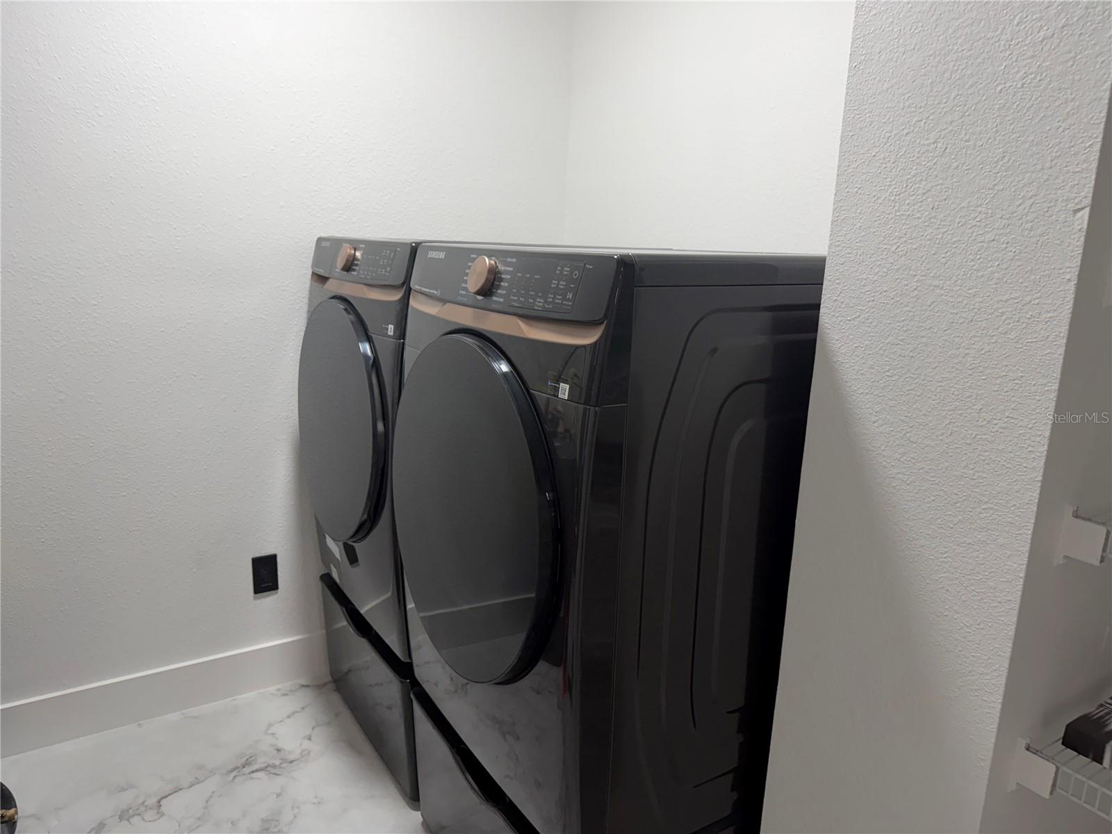 VILLANOVA AT HUNTERS CREEK - Residential