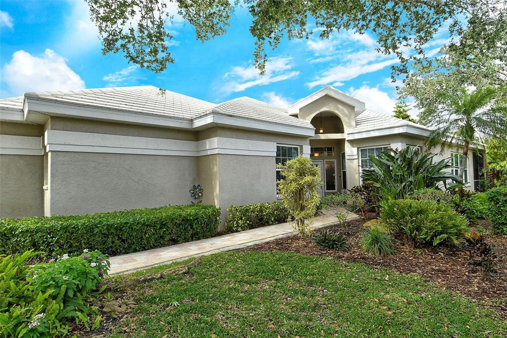 Photo of 560 Fallbrook Drive, Venice, FL 34292 (MLS # N6140962)