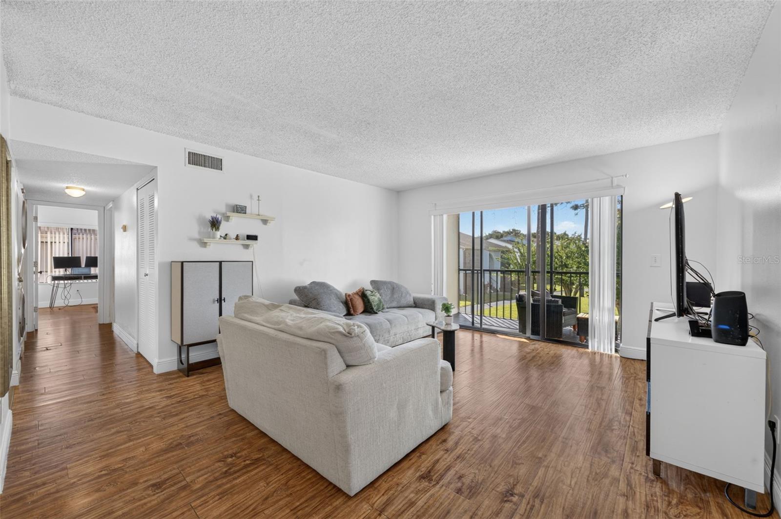 8217 SUN SPRING CIRCLE 52
