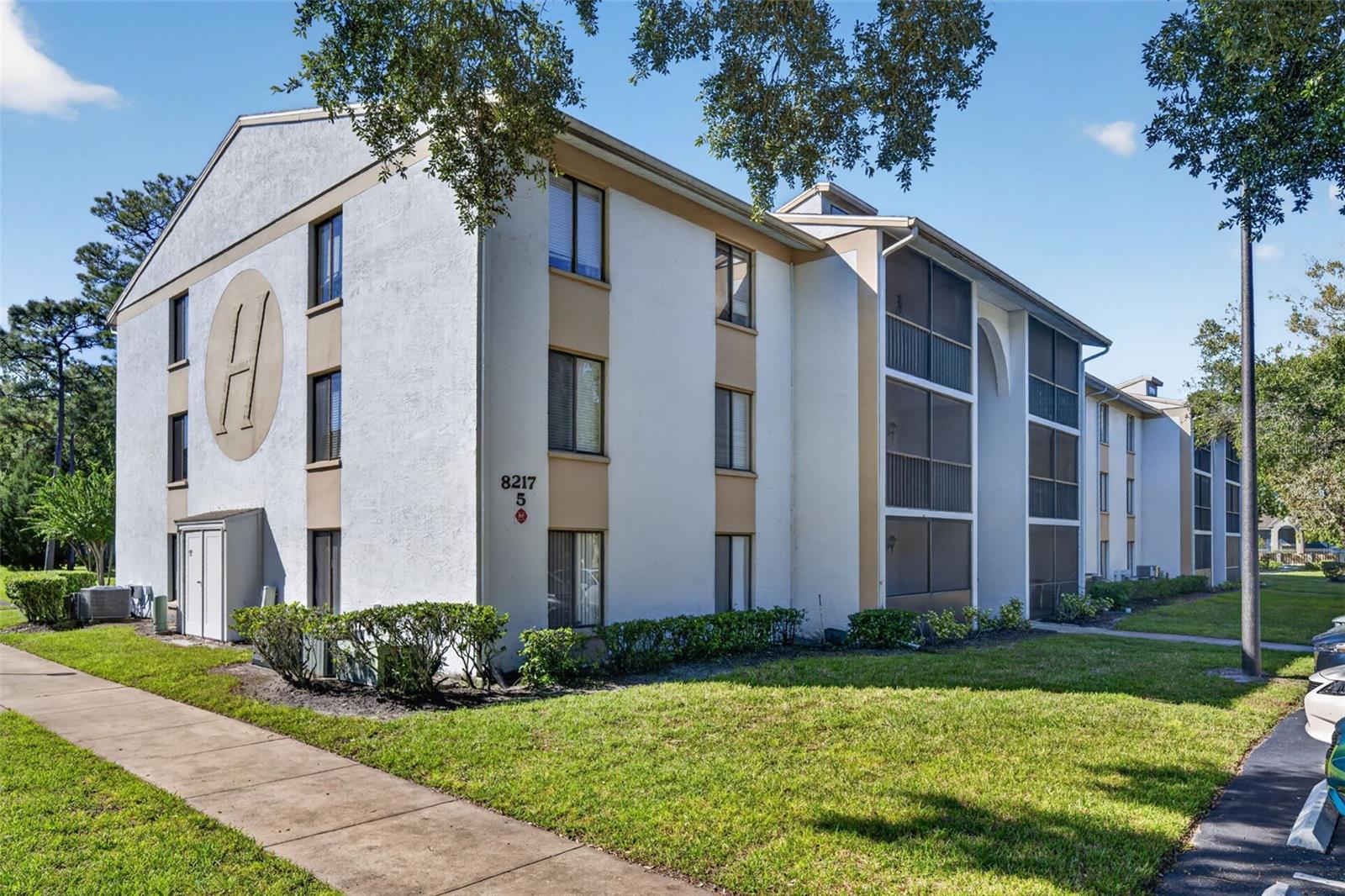 8217 SUN SPRING CIRCLE 52