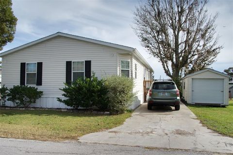 A home in TAVARES