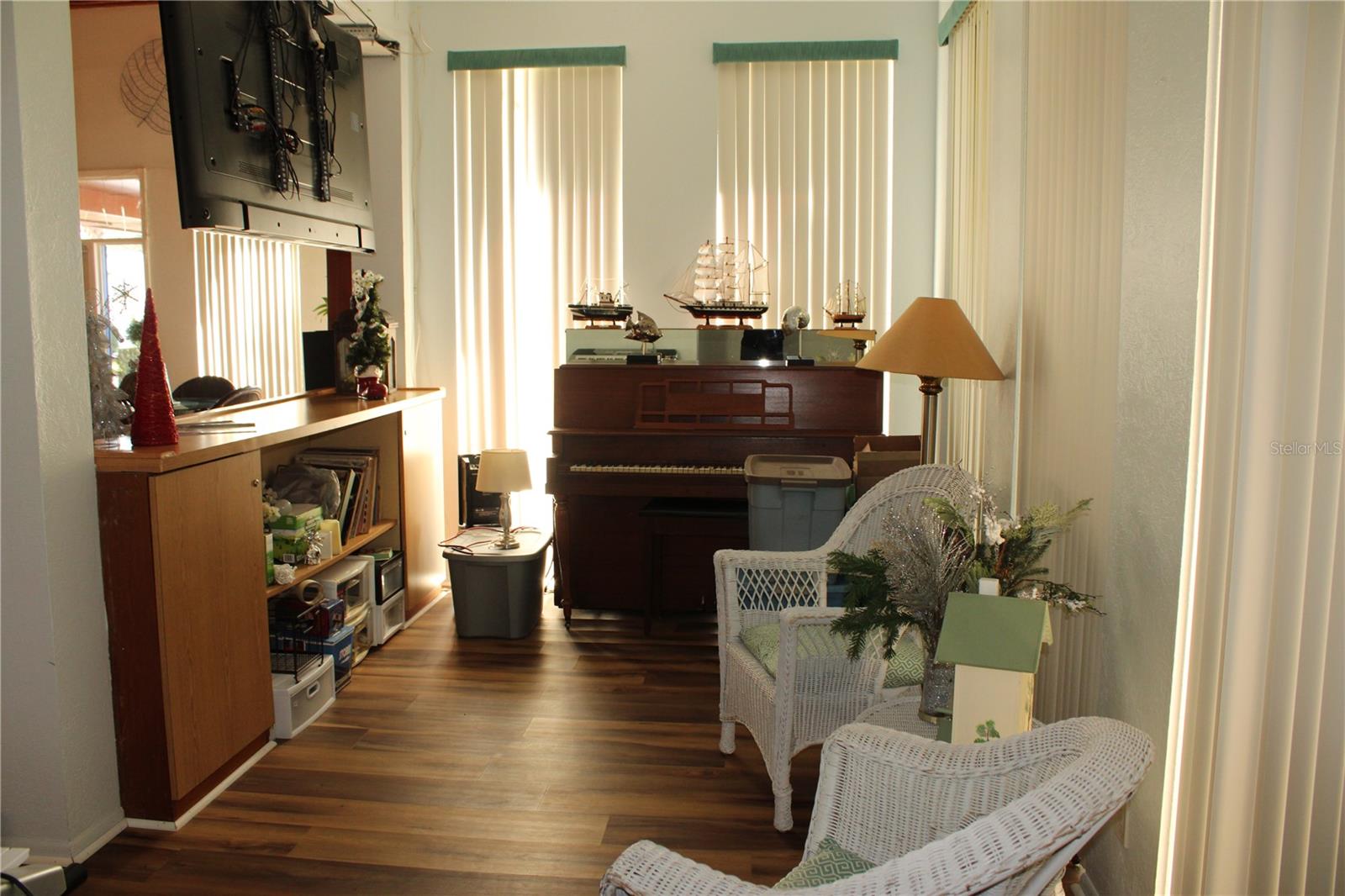 WATERS EDGE 1 CONDO - Residential