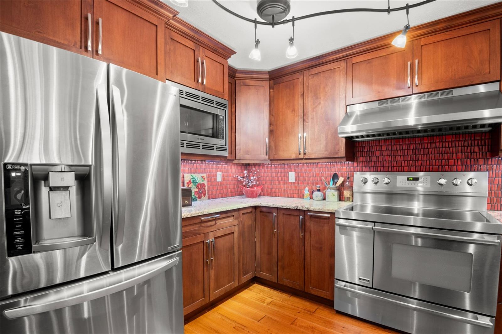 MARINER VILLAGE CLUSTER - Residential