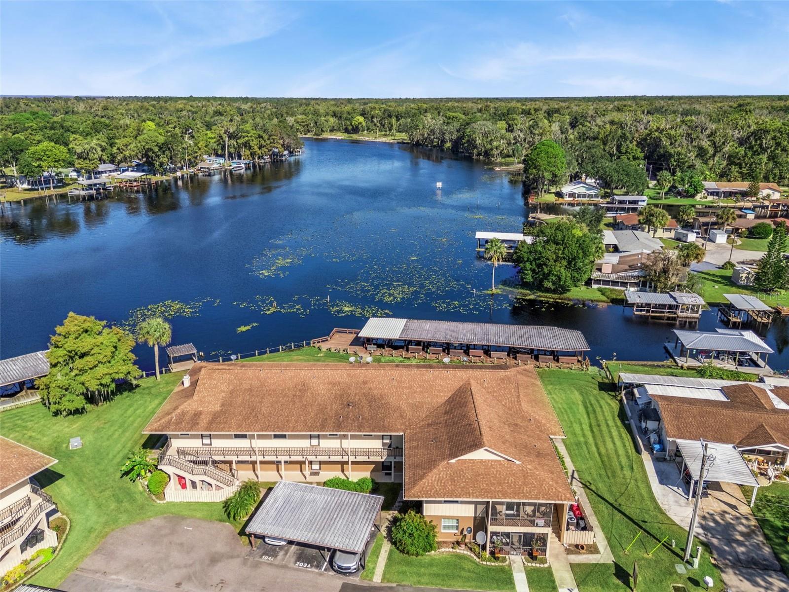 JUNGLE DEN VILLAS PH 01 CONDO - Residential