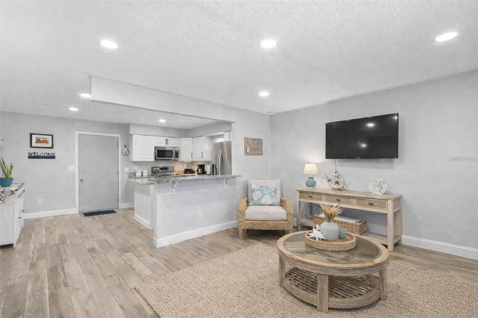 JUNGLE DEN VILLAS PH 01 CONDO - Residential