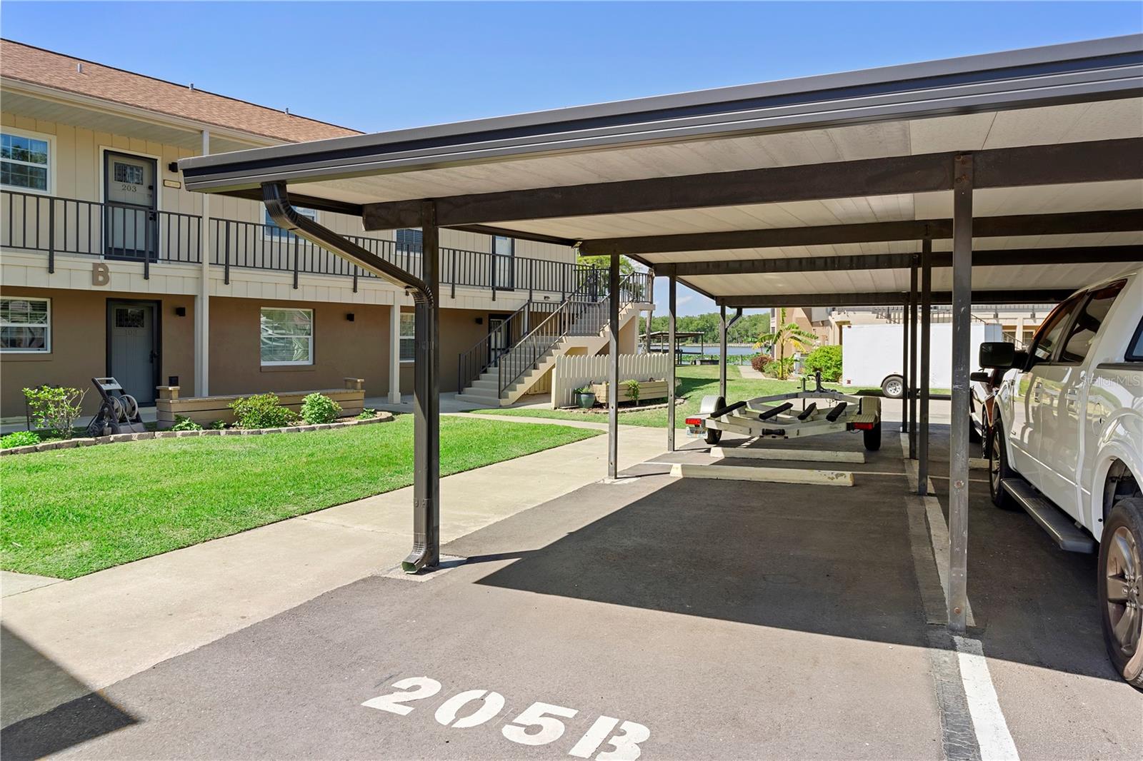 JUNGLE DEN VILLAS PH 01 CONDO - Residential