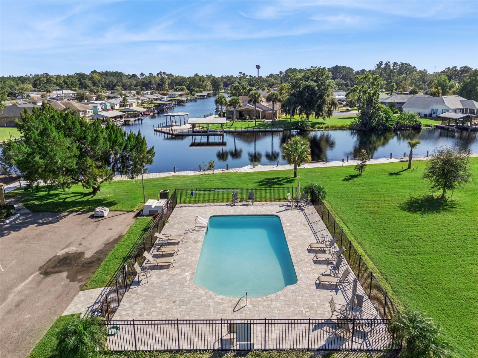 JUNGLE DEN VILLAS PH 01 CONDO - Residential