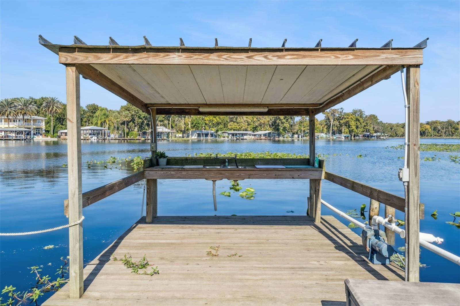 JUNGLE DEN VILLAS PH 01 CONDO - Residential