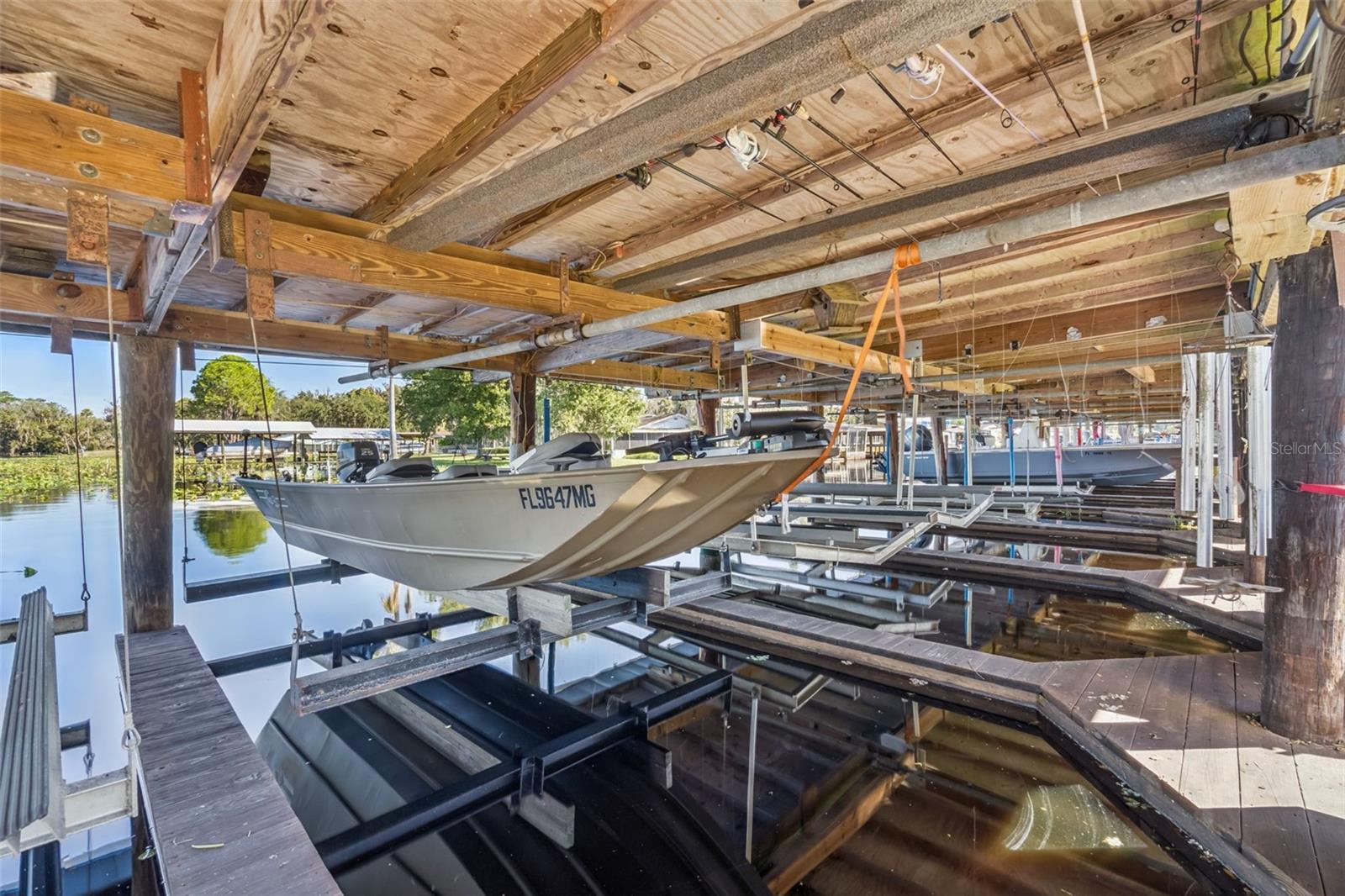 JUNGLE DEN VILLAS PH 01 CONDO - Residential