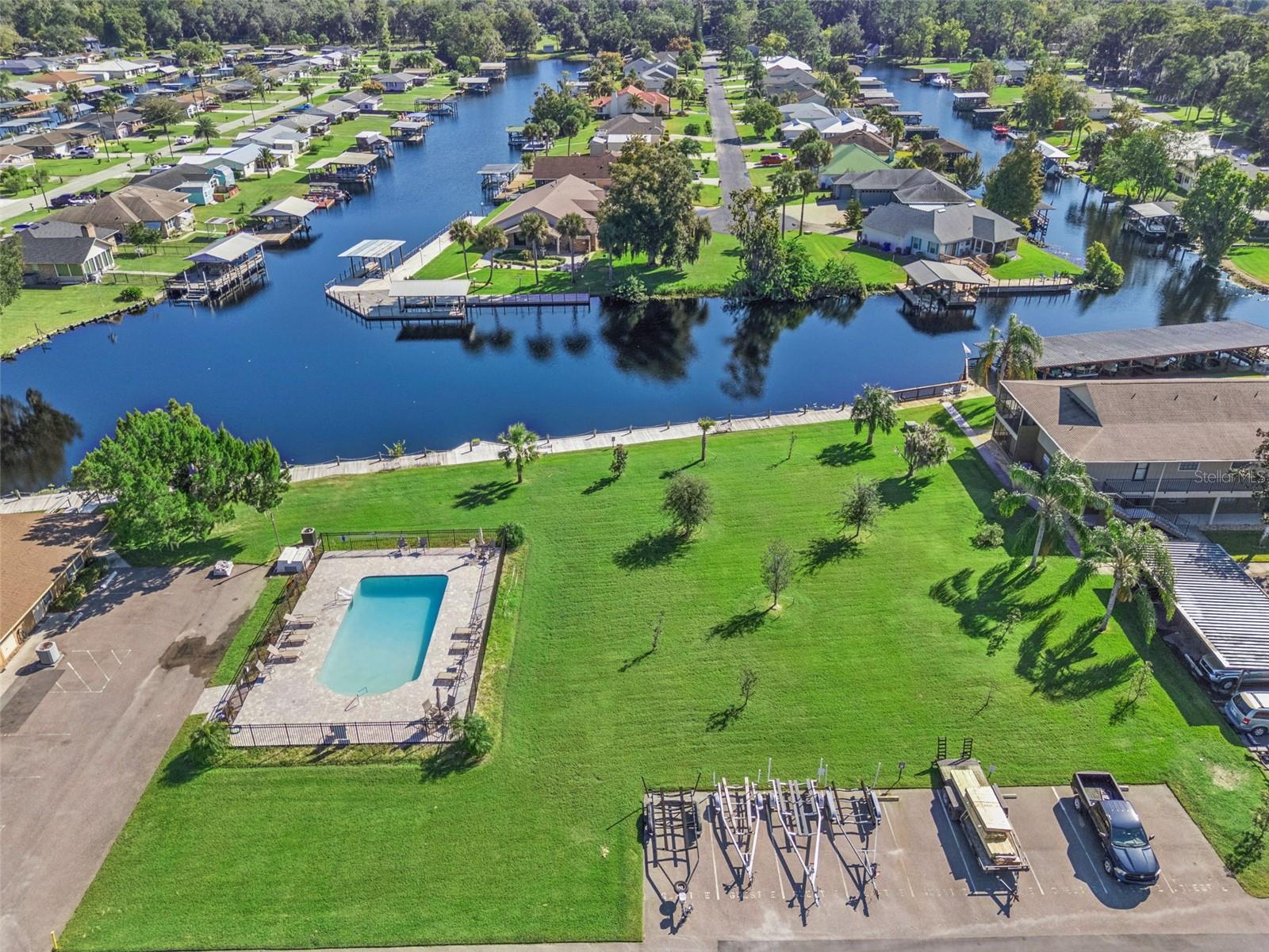 JUNGLE DEN VILLAS PH 01 CONDO - Residential