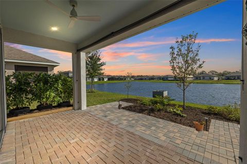 A home in PALMETTO