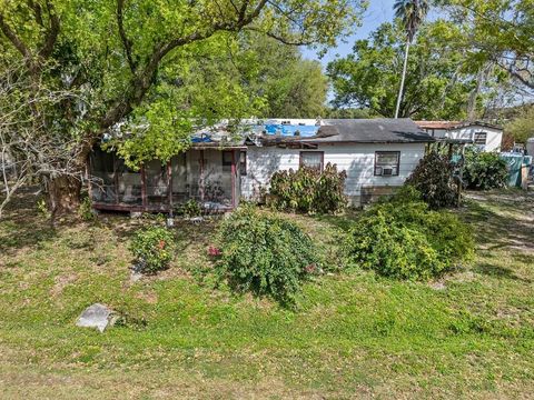 Photo of 215 10th Wahneta Street W, Winter Haven, FL 33880 (MLS # P4934066)